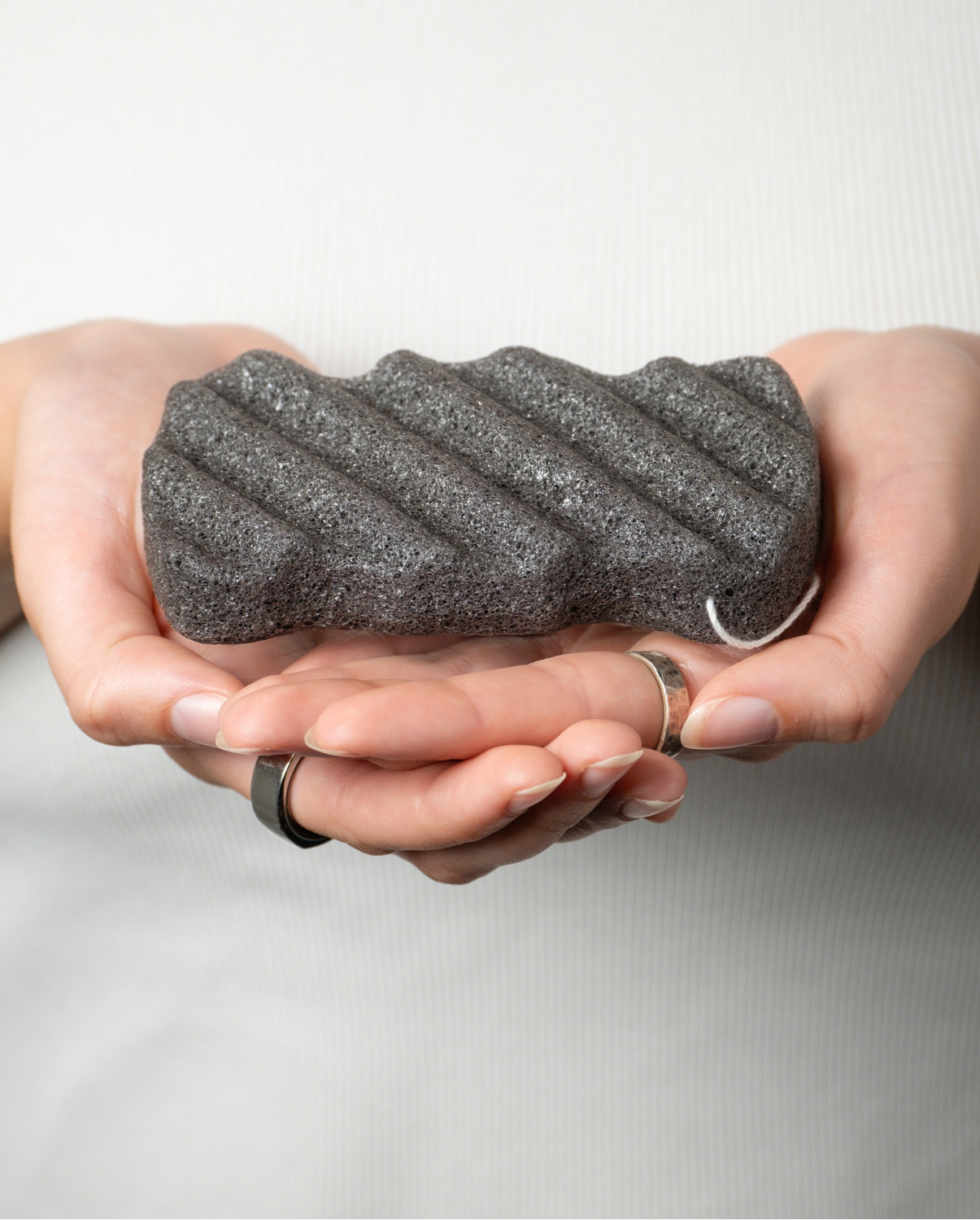Charbon - The Activated Charcoal Konjac Sponge