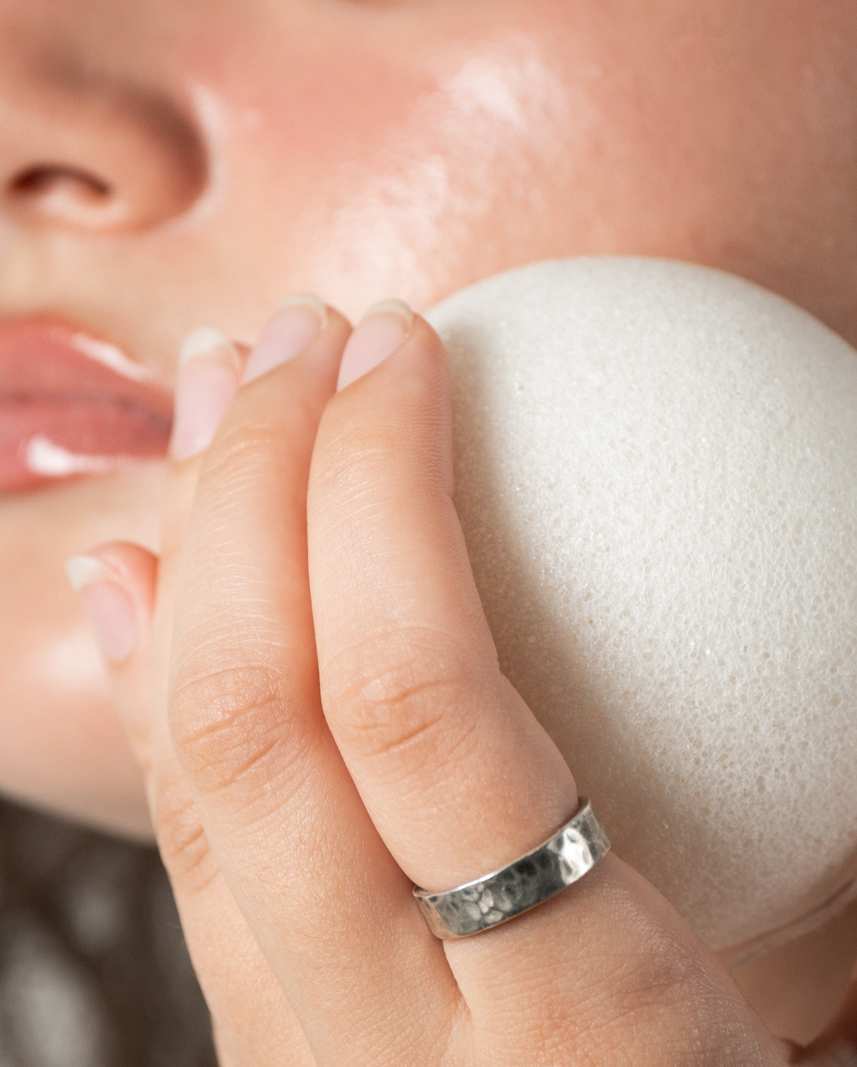 Earth Glow - The Konjac Sponge (for face)